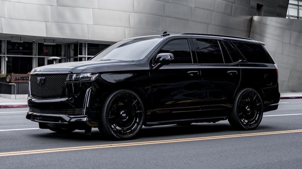 murdered-out-cadillac-escalade-looks-like-gotham-city-prop-207294_1